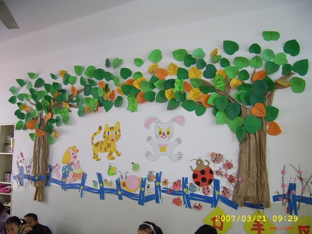 两棵大树幼儿园墙面布置
