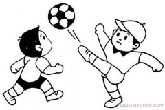 两个小男孩踢足球简笔画卡通图片素描（彩铅绘画）