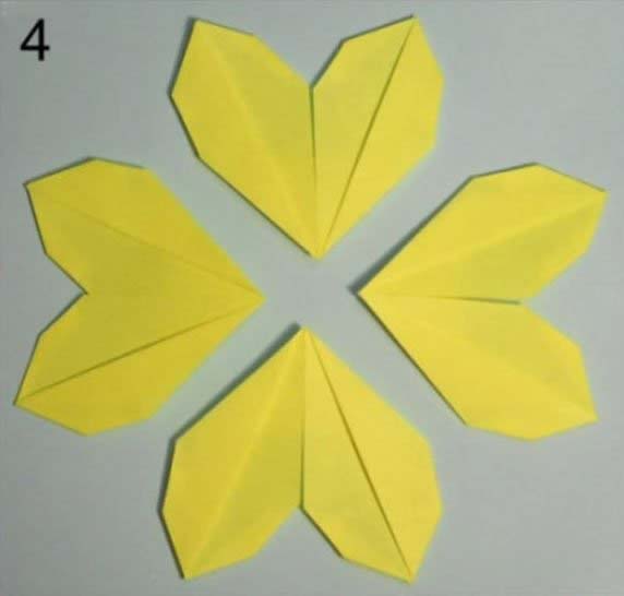 黄色小花朵的折纸方法 花朵折纸大全图解-www.qqscb.com