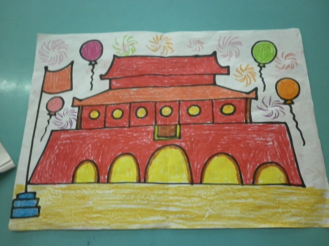 庆祝国庆节北京天安门儿童画画作品图片-www.qqscb.com
