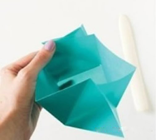 简单折纸正方形纸盒制作方法图解步骤-www.qqscb.com