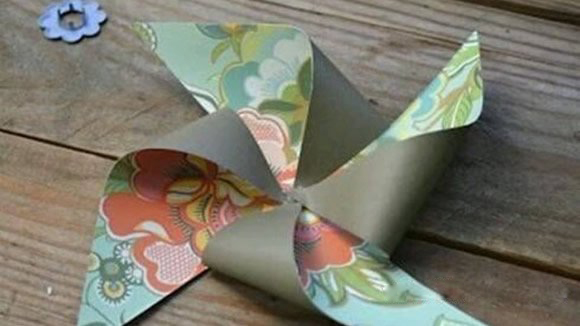 儿童折纸漂亮小风车手工制作图解步骤-www.qqscb.com