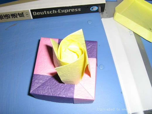 玫瑰花束制作方法 玫瑰花的折法图解步骤教程-www.qqscb.com