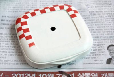 利用废旧物品酸奶盒制作漂亮小闹钟图解步骤-www.qqscb.com